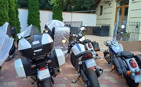 Pannonia Rooms And Apartments